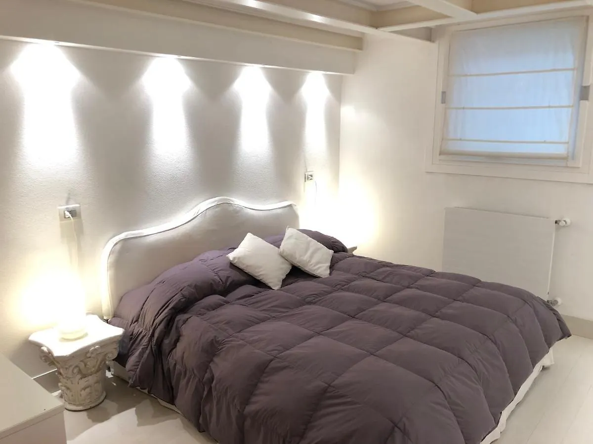 Venice-Lido Apartment With An Esclusive Garden Lido di Venezia Italy